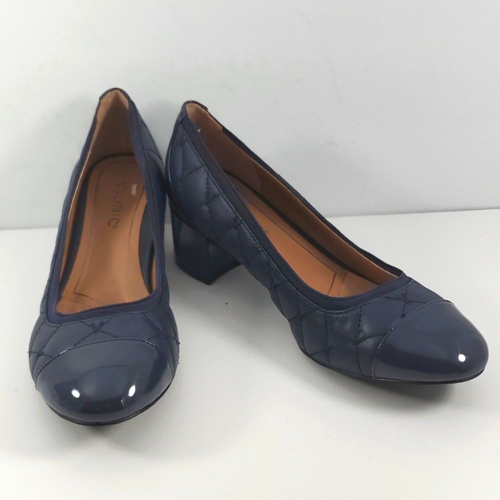 NWOT VIONIC Navy Blue Block Heels Size 8.‎ S823